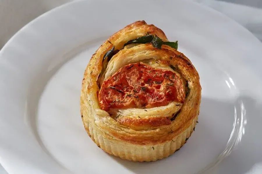 Spinach, House Roasted Tomato, Swiss Duffeyroll